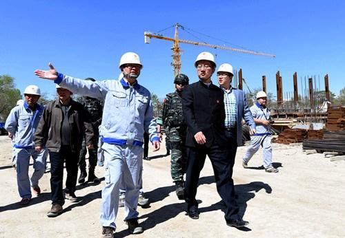 中國(guó)僑網(wǎng)劉大使考察援阿喀布爾大學(xué)綜合教學(xué)樓和禮堂項(xiàng)目工地