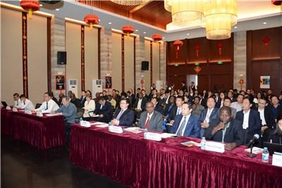 中國僑網(wǎng)駐馬拉維使館舉辦“打擊非法野生動植物貿(mào)易”宣講會。