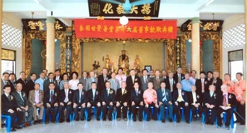 泰國世覺善堂第26屆首長、董事合影。(泰國《京華中原聯(lián)合日?qǐng)?bào)》)