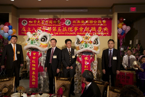 中國僑網(wǎng)醒獅獻瑞,新老會長接福