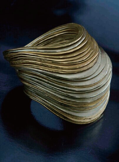 中國僑網(wǎng)金銀層狀戒指。(法國《歐洲時報》英國版/受訪者提供)