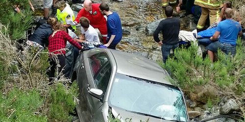 中國僑網(wǎng)一輛載有4名華人游客的小車沖出路面,造成1死3傷。(澳洲新快網(wǎng)援引《新西蘭先鋒報(bào)》)