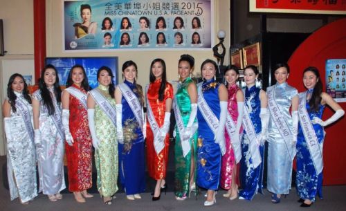 中國僑網(wǎng)12位競選佳麗首次集體和舊金山僑領(lǐng)僑胞見面。(吳卓明/攝)