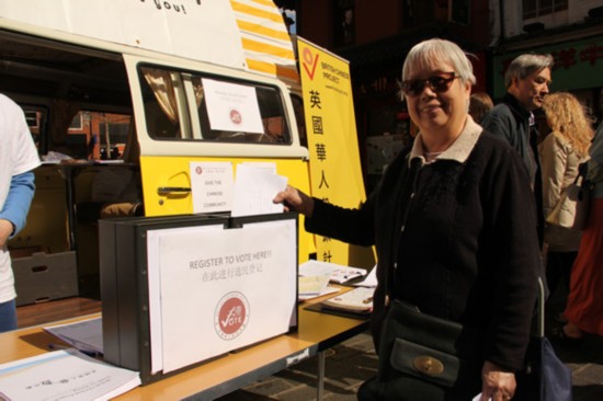 中國僑網(wǎng)倫敦華人登記成為選民