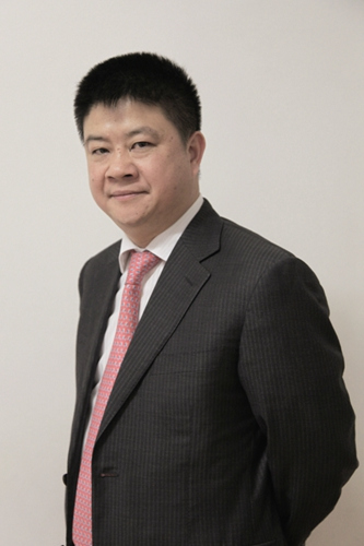 中國僑網(wǎng)董祖火在米蘭接受歐時(shí)專訪。(法國《歐洲時(shí)報(bào)》/廖曼伶 攝)