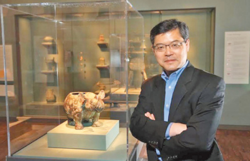 中國僑網(wǎng)亞洲藝術(shù)博物館館長許杰入選美國人文與科學(xué)院院士。(美國《世界日報》)