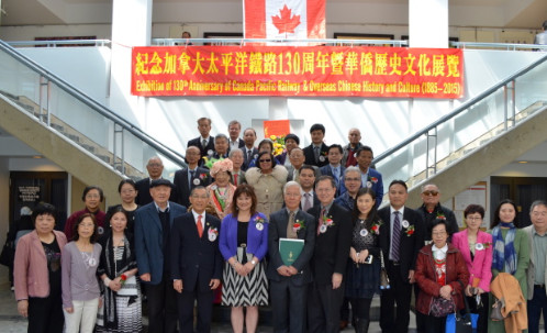 中國僑網(wǎng)出席剪彩儀式的政商名流。(加拿大《世界日報》/陳威麟 攝)