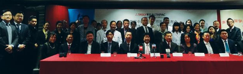 中國(guó)僑網(wǎng)新聞發(fā)布會(huì)上眾嘉賓合影。(澳洲新快網(wǎng))