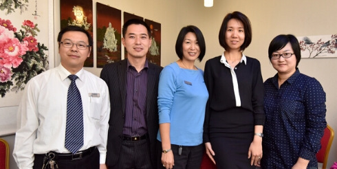 中國(guó)僑網(wǎng)左三為Candy Yan。(新西蘭天維網(wǎng))