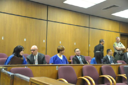 中國(guó)僑網(wǎng)圍毆同胞的中國(guó)在美留學(xué)生進(jìn)行庭審。(參考消息)