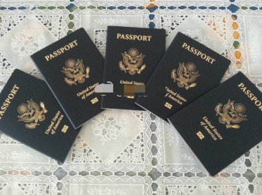 中國僑網(wǎng)月子中心微博炫耀寶寶的美國護(hù)照。(美國《世界日報》)