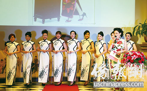 當(dāng)晚的旗袍表演,以及會(huì)長(zhǎng)戰(zhàn)安娜致辭。