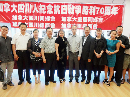 紀(jì)念活動(dòng)主辦方代表及部分嘉賓。(加拿大《明報(bào)》)