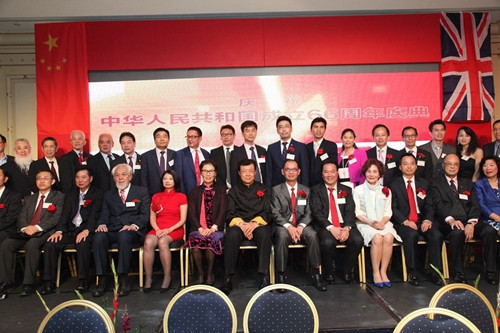 劉曉明大使與英國僑領合影