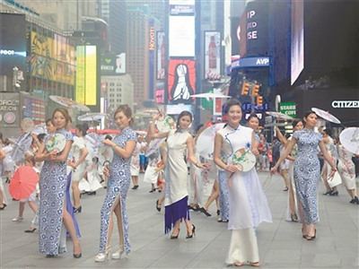 “遇見中國”——時代廣場上演中國旗袍快閃秀