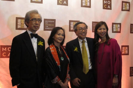 獲獎(jiǎng)人童偉鶴(右二)、關(guān)家蒨(右三)、William