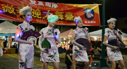 KissGirl四人組周末在南加州華人微春晚大舞臺海選中登臺表演唱“夜來香”。(美國《世界日報》/楊青