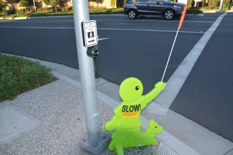 爾灣市江達(dá)發(fā)生車禍的羅斯福路和及海灣樹街(Bay