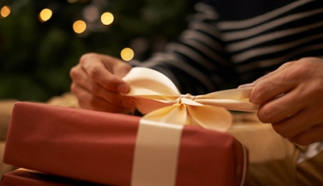 準(zhǔn)備圣誕禮物對(duì)許多人來(lái)說(shuō)都是頭痛的事情。(Getty