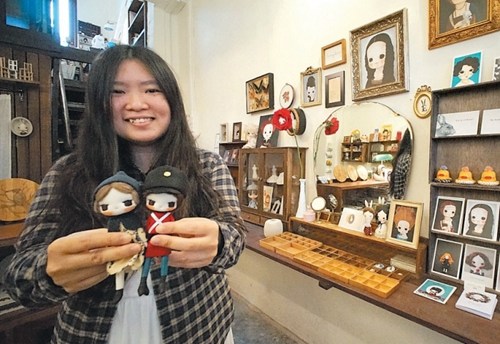 對(duì)于手工藝品非常熱枕的楊美音,