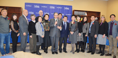 眾民選官員大力支持自助社區(qū)服務組織成立華人顧問委員會。(美國《世界日報》/俞姝含