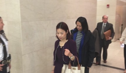 梁彼得的母親賀芳到場旁聽兒子受審。(美國《世界日報》/洪群超