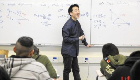 數(shù)學教師安東尼.勇。(美國《世界日報》)