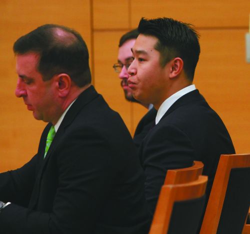 梁彼得和律師日前在法庭上。(資料圖片)