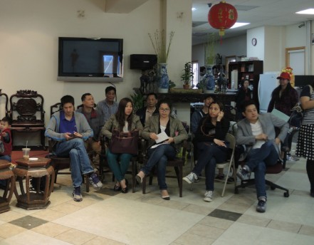 因購買“空頭機(jī)票”遭受經(jīng)濟(jì)損失的華裔受害者。(美國《世界日報(bào)》/尹英姿