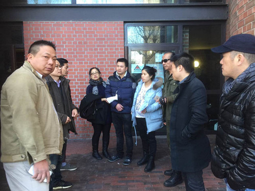 當?shù)厝A人到警察局指認罪犯。(《歐洲時報》資料圖/黃冠杰