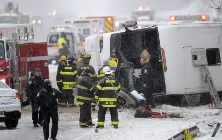 農(nóng)歷大年初一這場賭巴車禍,造成數(shù)十名華裔乘客受傷。(美聯(lián)社)