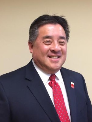 鞍背谷學(xué)院主管高科技與應(yīng)用科學(xué)課程的華裔院長(zhǎng)鄧陽(yáng)光。(鞍背谷學(xué)院提供)