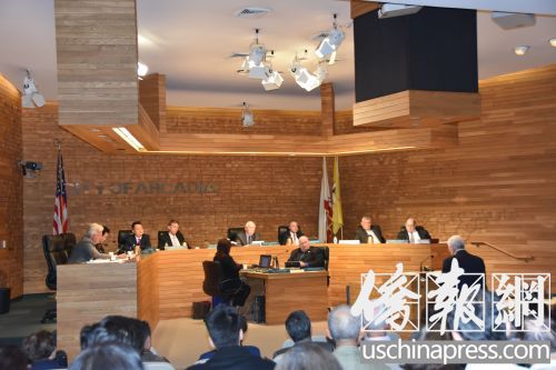 關(guān)于亞凱迪亞城市建筑規(guī)定的深度研討再引市民激烈辯論。(美國(guó)《僑報(bào)》/聶達(dá)