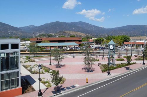 亞凱迪亞市街景。(美國《僑報(bào)》)