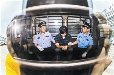 孫新被押解回國