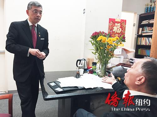 趙文笙(右)和鄭永佳(左)。(美國《僑報》/林菁