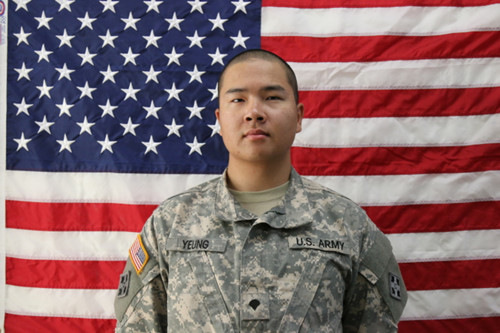 楊鎮(zhèn)寧在陸軍的官方照片(Hero