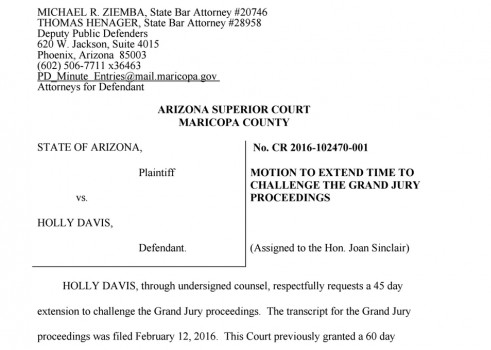 辯方在向法院提出“延長準(zhǔn)備、搜集證據(jù)時(shí)間”的書面申請文件。(美國《僑報(bào)》)