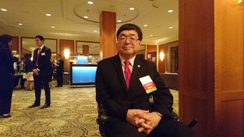 胡澤群希望亞裔小區(qū)有自己的領(lǐng)袖。(美國《世界日報》/張越