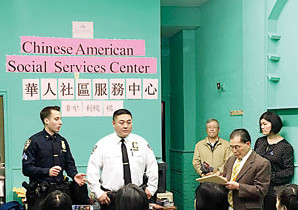 陳志杰提醒耆老撿拾瓶罐需謹(jǐn)慎。(美國《星島日報(bào)》)