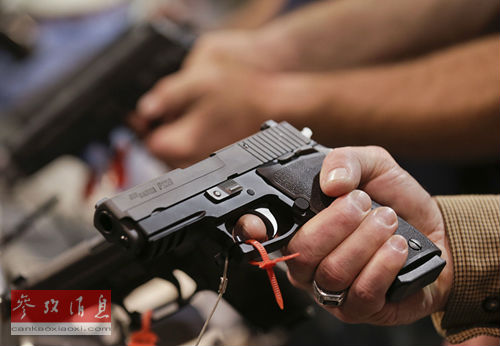 資料圖:美國(guó)槍支問(wèn)題嚴(yán)重。(參考消息網(wǎng))
