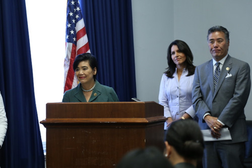 CAPAC主席趙美心(左)強(qiáng)調(diào)亞太裔在選舉中的關(guān)鍵作用。(美國(guó)《世界日?qǐng)?bào)》/羅曉媛