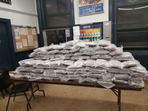 市警62分局公布12日查繳100磅大麻照片。(美國(guó)《僑報(bào)》摘自警局官方推特)