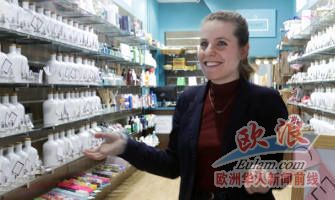 其中一家遭遇搶劫的店面