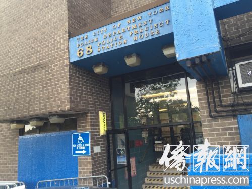 遭受家暴的灣脊區(qū)華裔女子到市警68分局報(bào)案并填寫表格。(美國(guó)《僑報(bào)》/高詩(shī)云