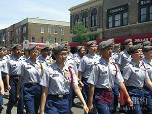 圖為麥斯佩斯游行中的隊(duì)伍。(美國(guó)《僑報(bào)》/王伊琳