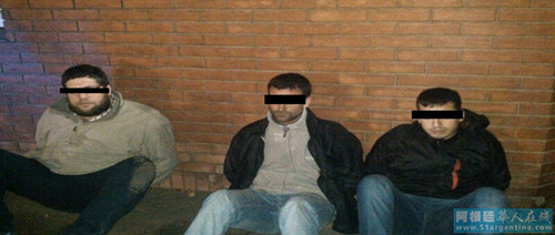 三名歹徒因涉嫌搶劫一家位于首都的華人超市業(yè)主被阿根廷聯(lián)邦警察逮捕。(阿根廷華人在線(xiàn))