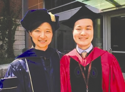 莊小威與“弟子”何江合影