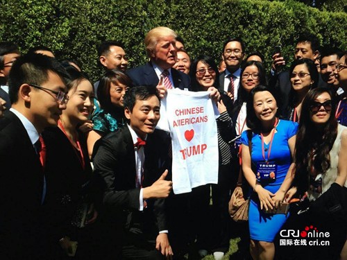 特朗普在家中會(huì)見華裔助選團(tuán)