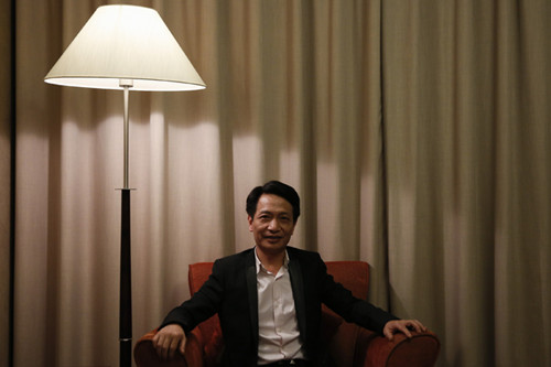 法國華僑華人會(huì)會(huì)長池萬升接受《歐洲時(shí)報(bào)》記者采訪。(法國《歐洲時(shí)報(bào)》/蕭也喜